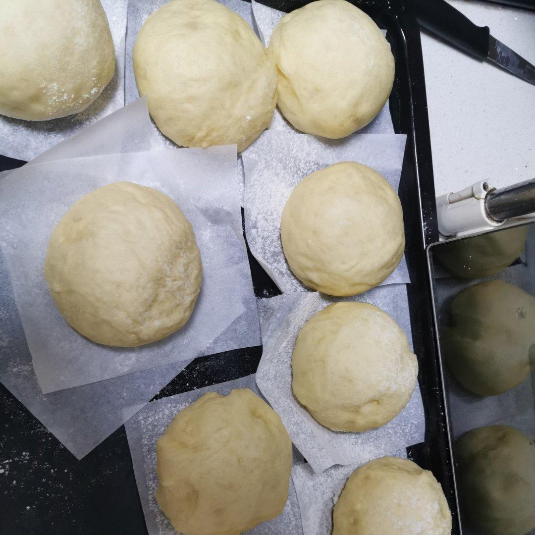 好吃到哭泣的甜甜圈VANILLA CREAM-FILLED DOUGHNUTS