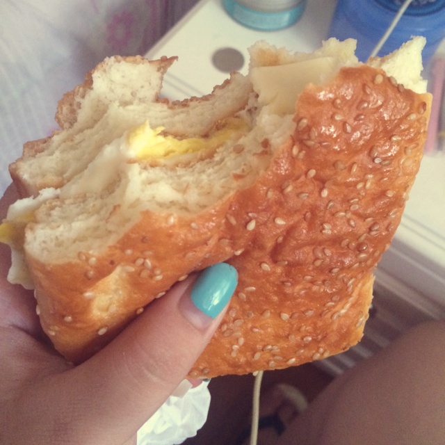 朴素的太阳蛋三文治