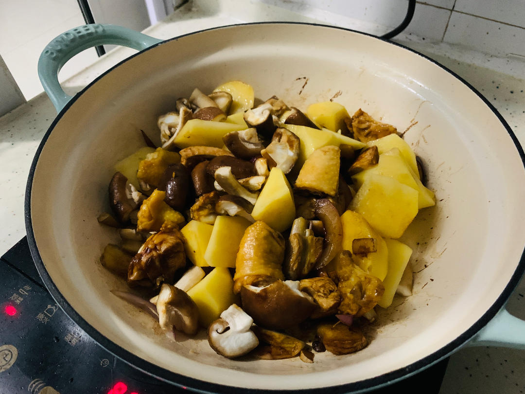 黄焖鸡【10月北鼎珐琅锅食谱】