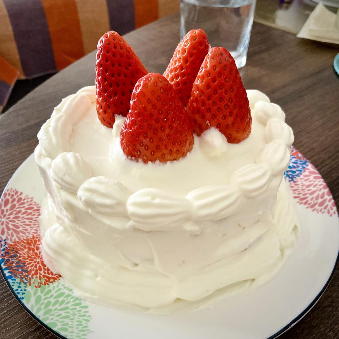 草莓奶油蛋糕/基础戚风胚，徒手脱模剖片及抹面挤花/「戚风及其衍生」烘焙视频蛋糕篇1