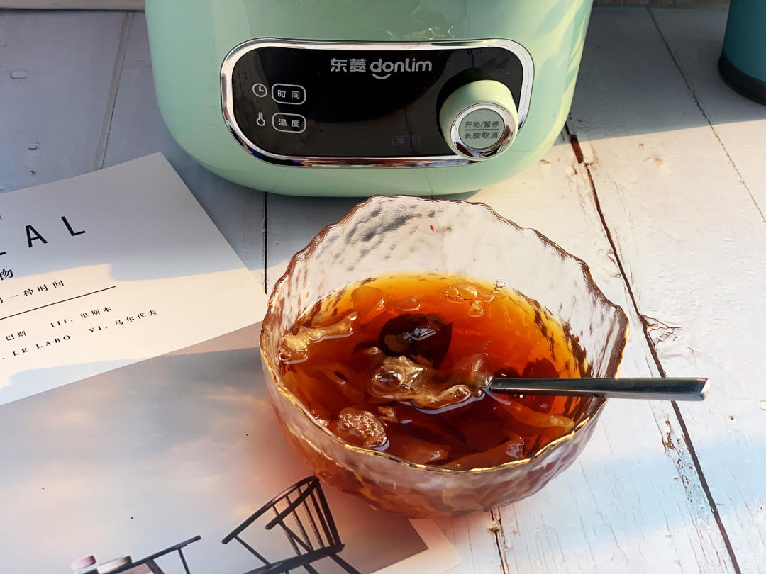 冰糖银耳红枣羹