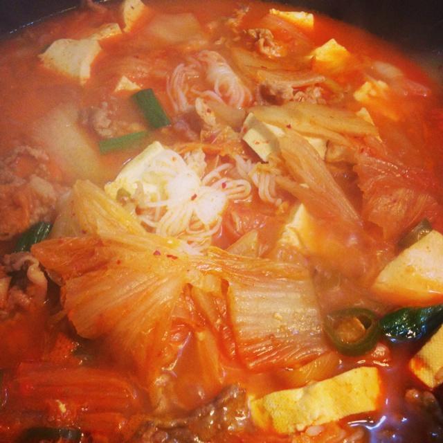韩式肥牛泡菜豆腐锅的做法
