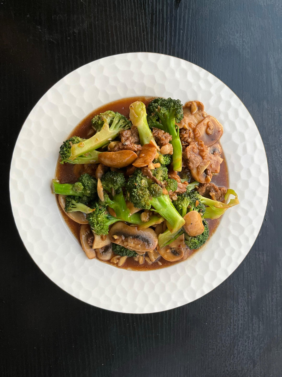 减脂餐～鲜美爽口的西蓝花炒口蘑