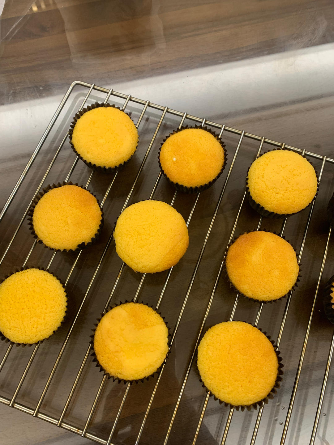 全蛋法打发原味海绵杯子蛋糕