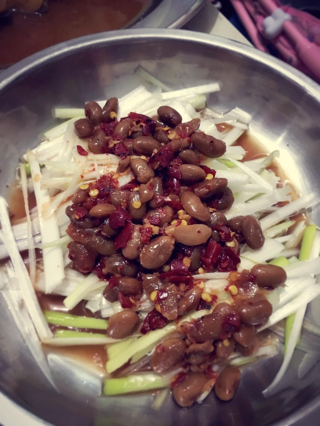 老干妈水豆豉拌大葱的做法