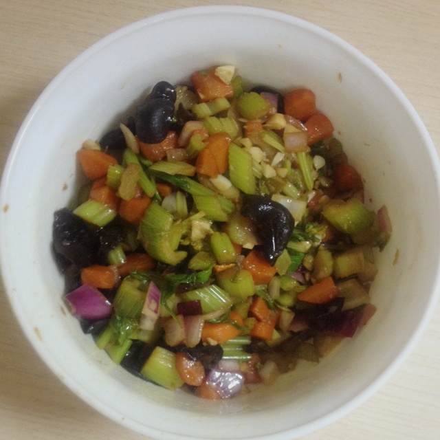 胡萝卜木耳炒芹菜