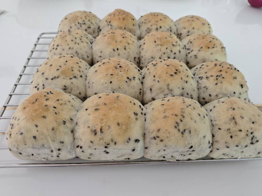 咸香柔软的黑芝麻小餐包｜新手友好