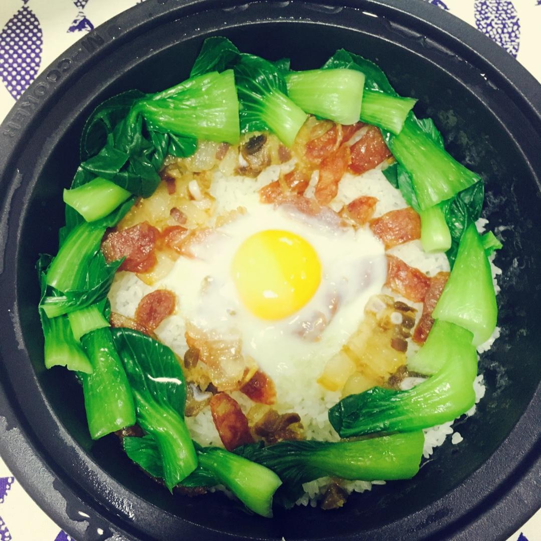 铭家小厨做的塔吉锅腊味煲仔饭