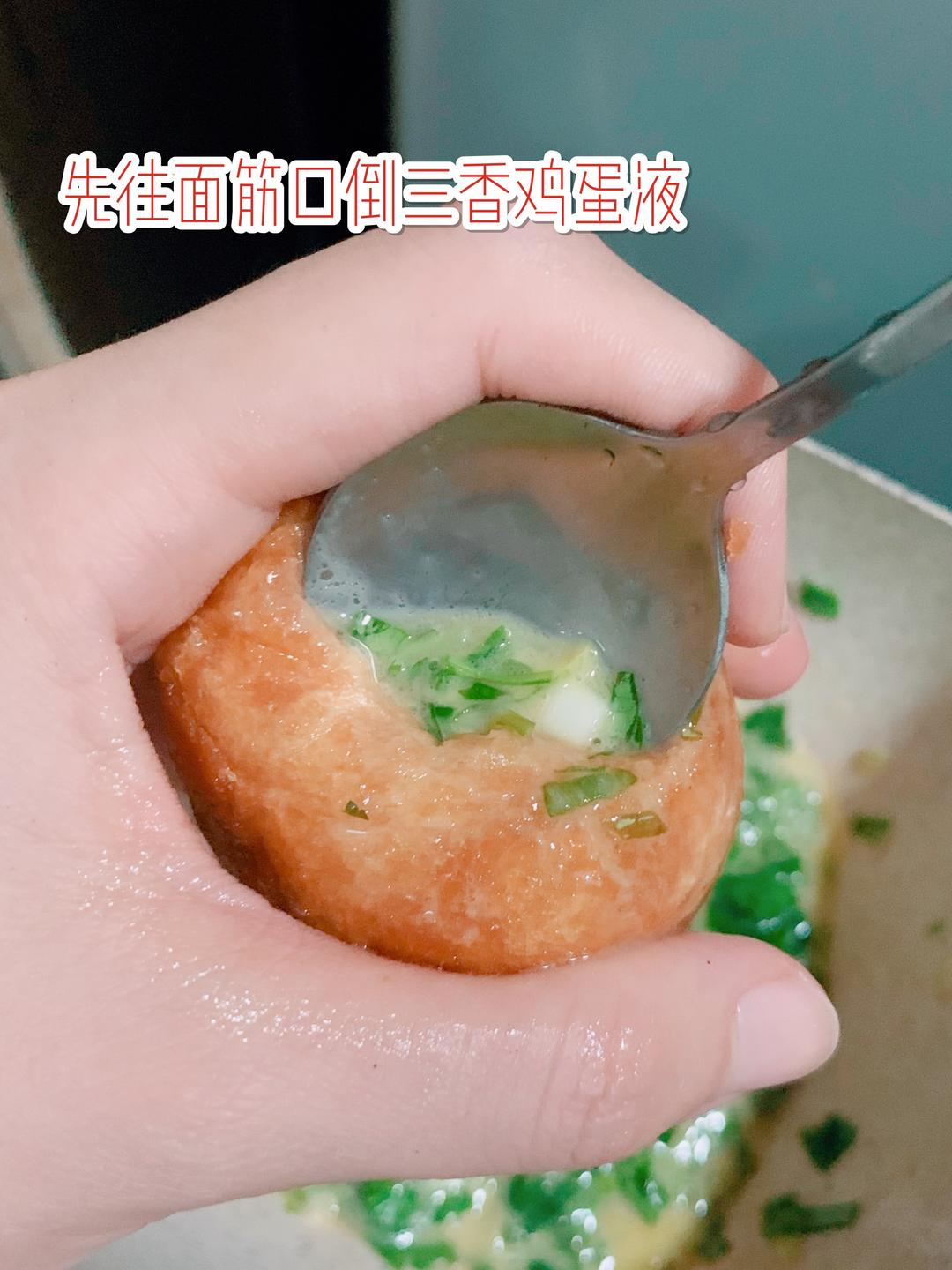 在家复刻海底捞抖抖面筋虾滑香油香菜香葱鸡蛋 解解馋真的不太难的做法 步骤8