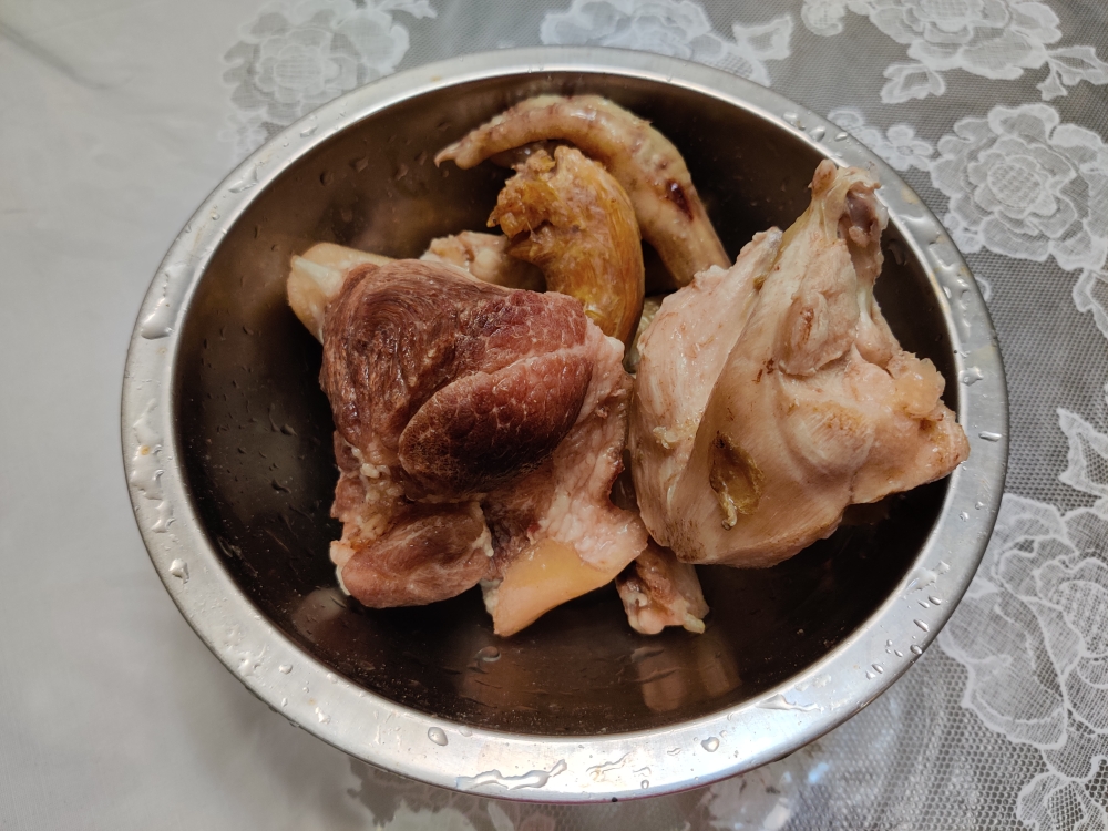 姬松茸鲍鱼炖鸡的做法 步骤2