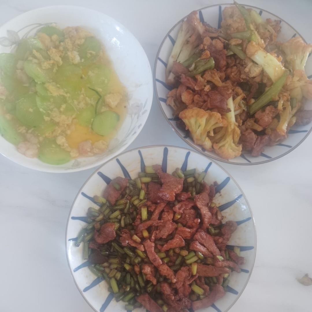 黄瓜炒鸡蛋虾仁基础版简单版