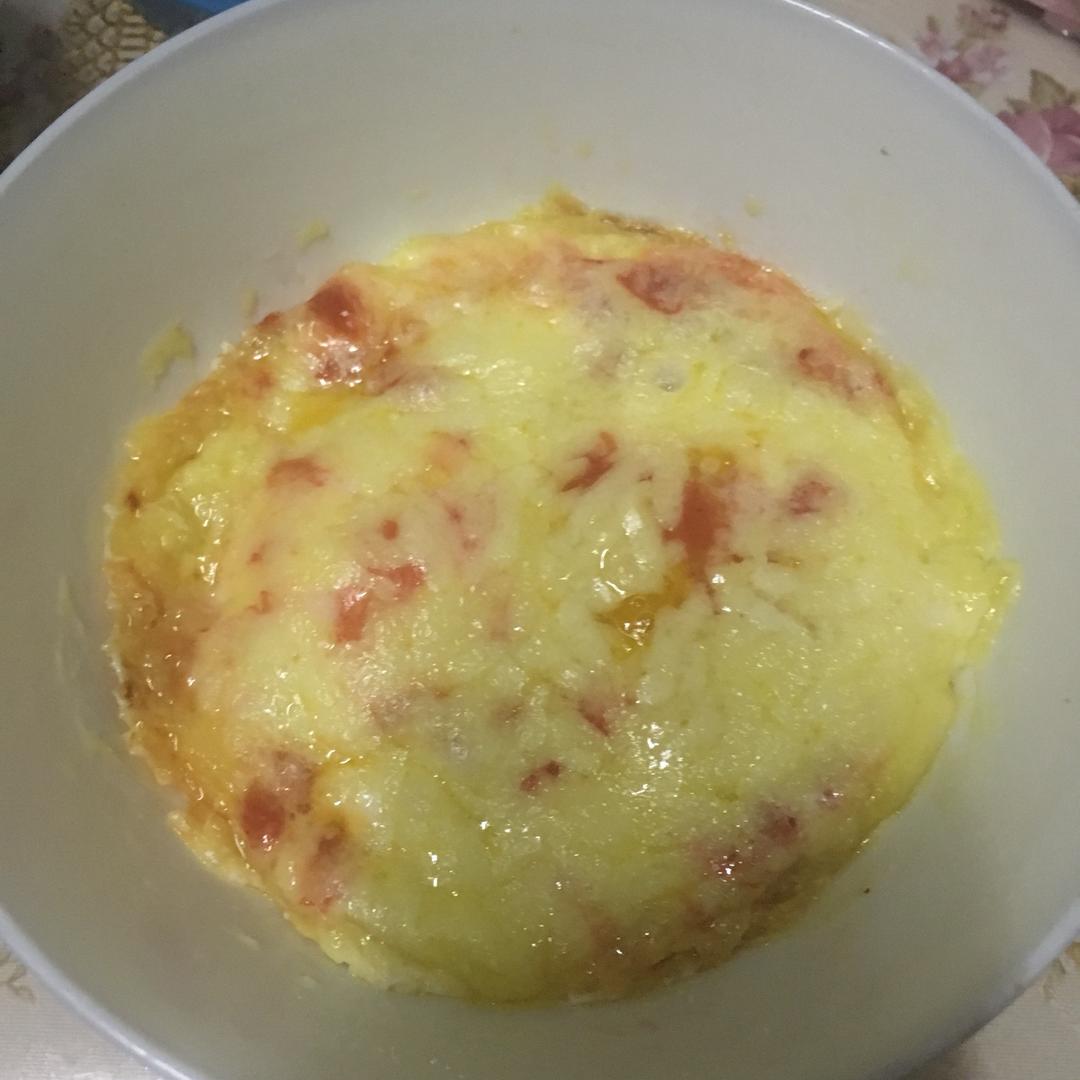 只需摆好材料去微波！惊艳全家的早餐端上桌：香肠奶酪烘蛋