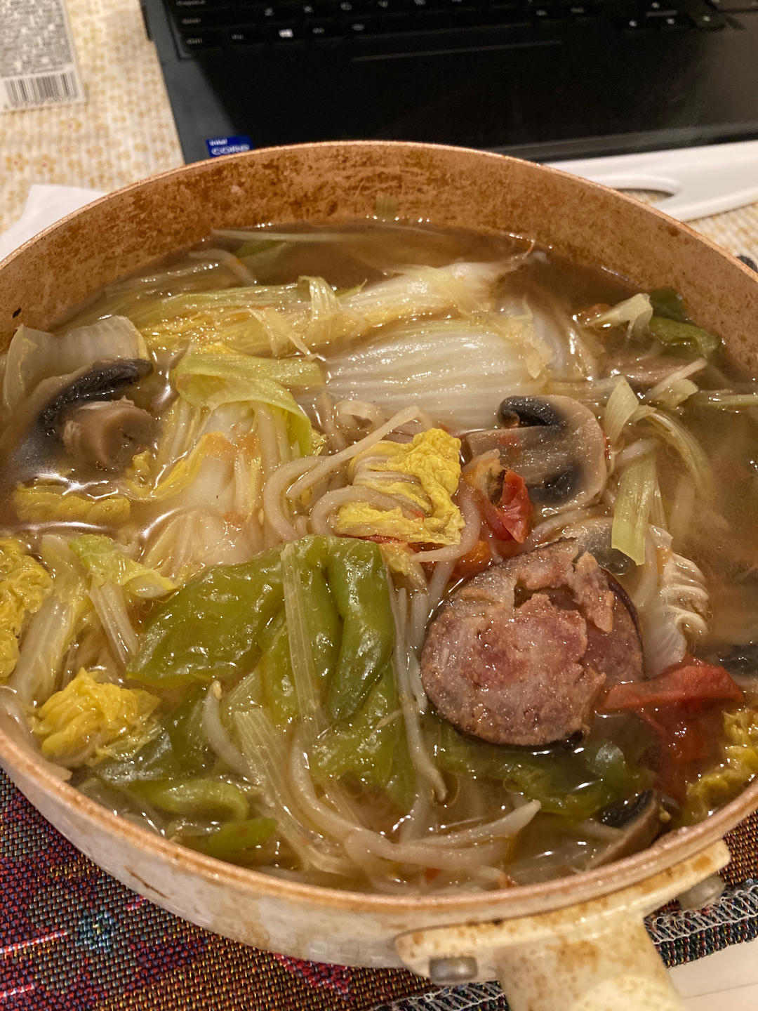 鲜菇豆腐煲