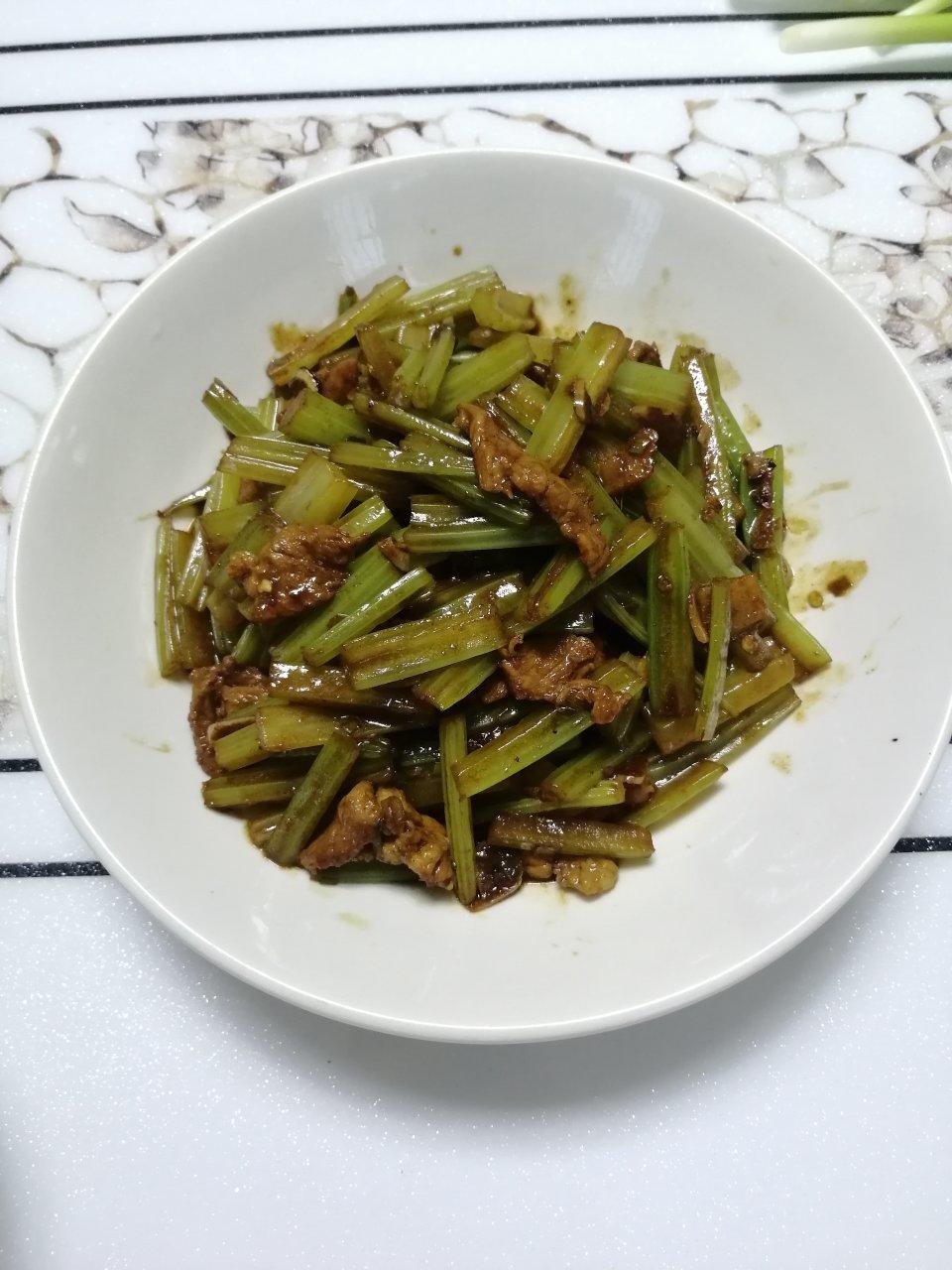 芹菜炒肉