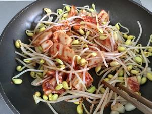 泡菜豆芽炒牛肉🥩Stir-fried Beef with Kimchi & Bean Sprouts的做法 步骤4