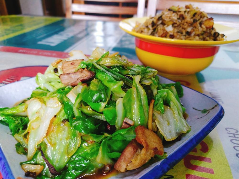 消灭冰箱食材：茄子炒饭和大头菜