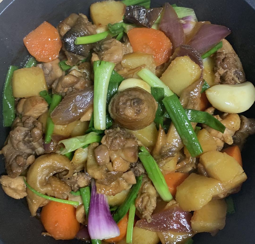土豆红萝卜焖鸡