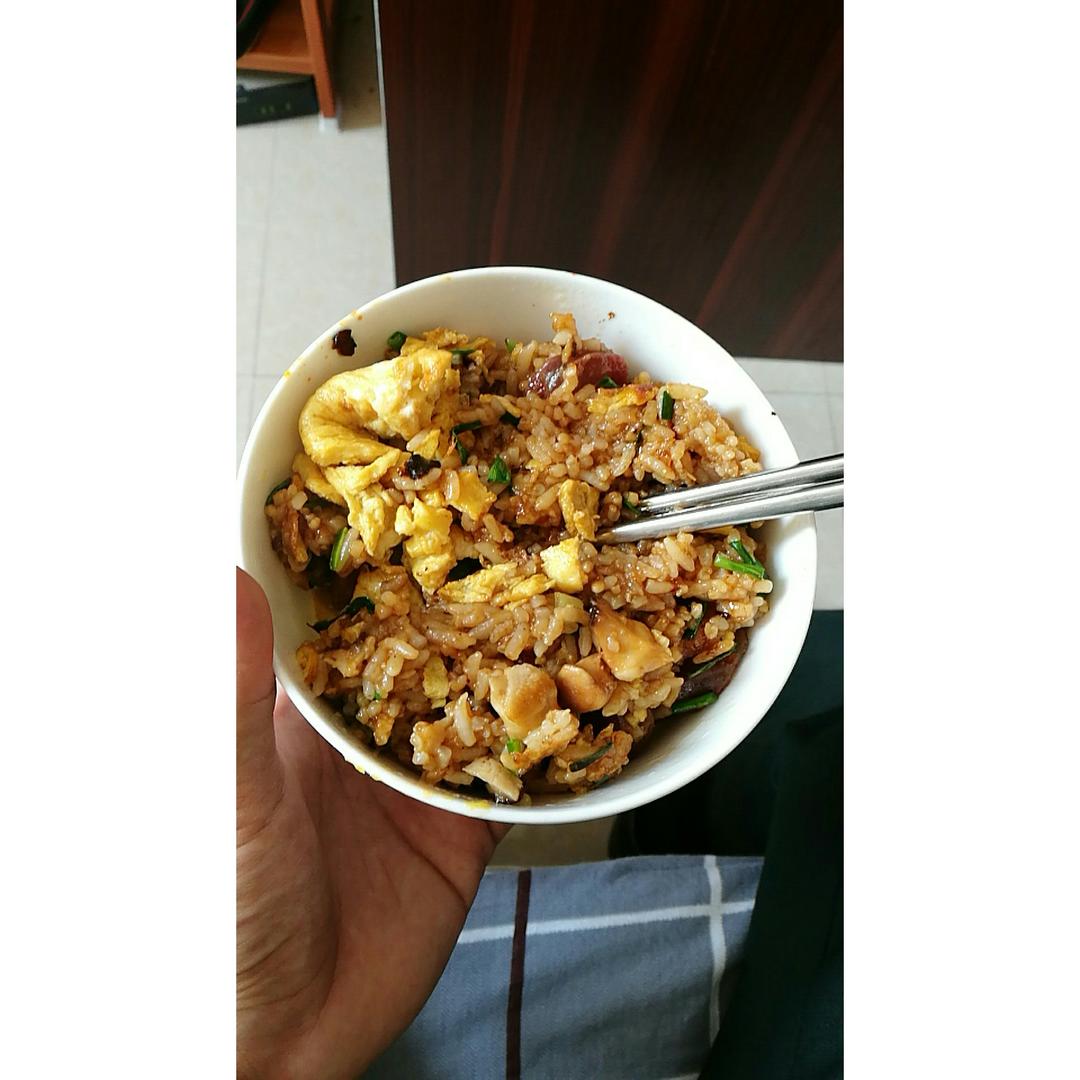 香菇火腿蛋炒饭
