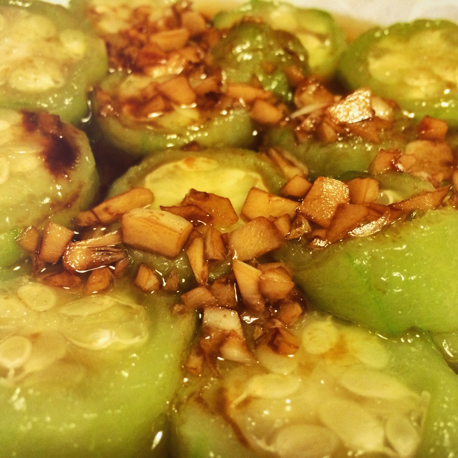 只需要五分钟就可以的美味蒜蓉蒸丝瓜