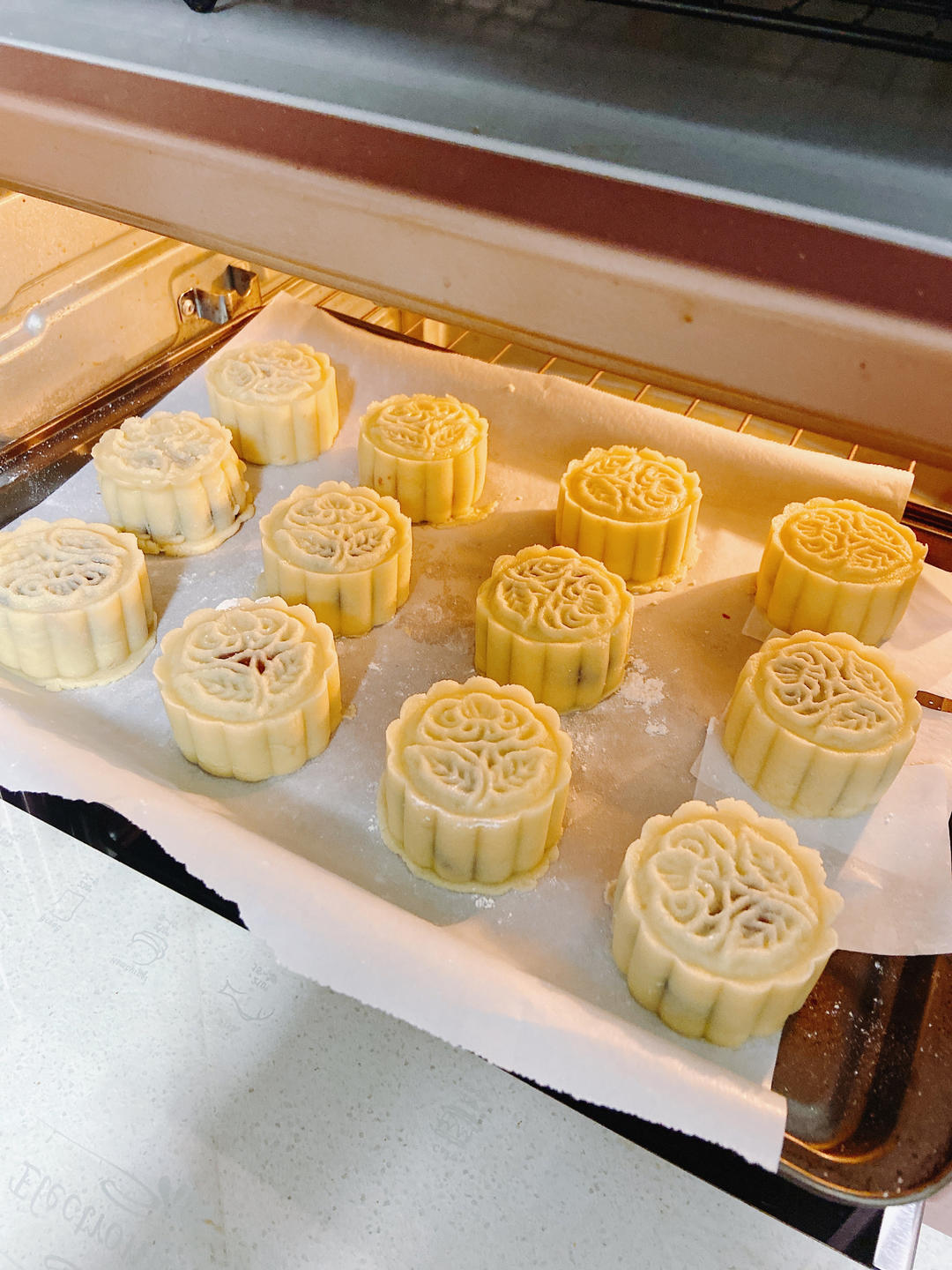 超酥软奶味十足 奶酥月饼