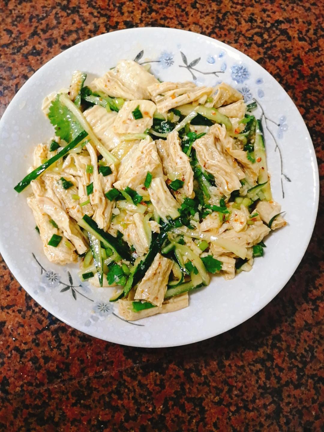 一人食|凉拌下酒菜：黄瓜拌腐竹
