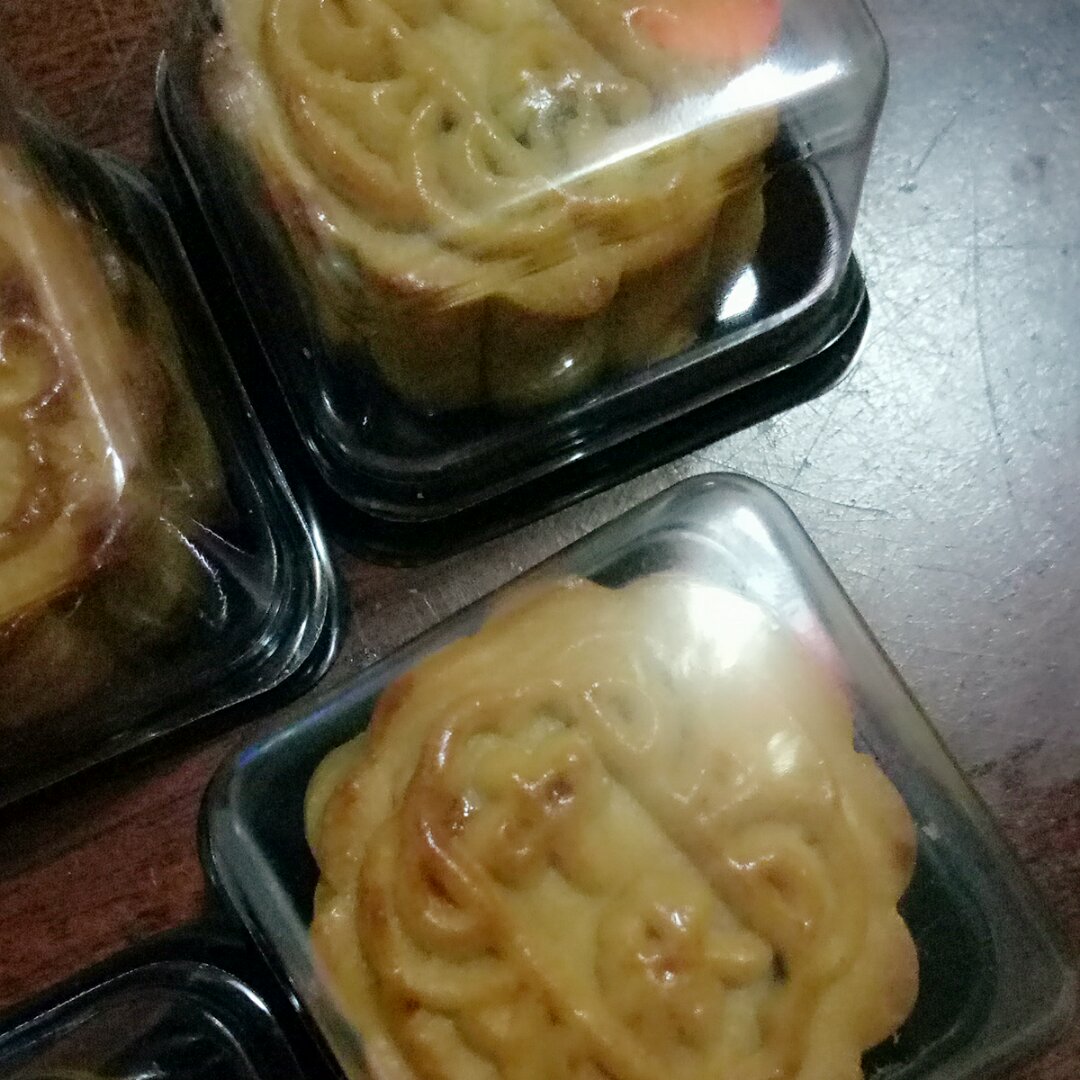 广式月饼－－蛋黄豆沙月饼