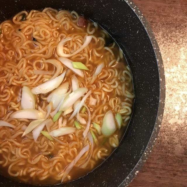 韩国辣酱汤面（辛拉面）