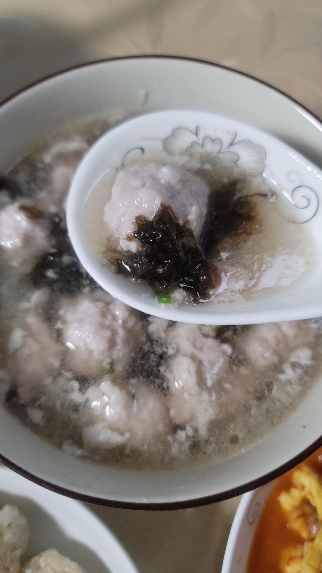 🔥这个季节一定要给孩子多喝这道紫菜肉丸汤，补铁又补钙❗️
