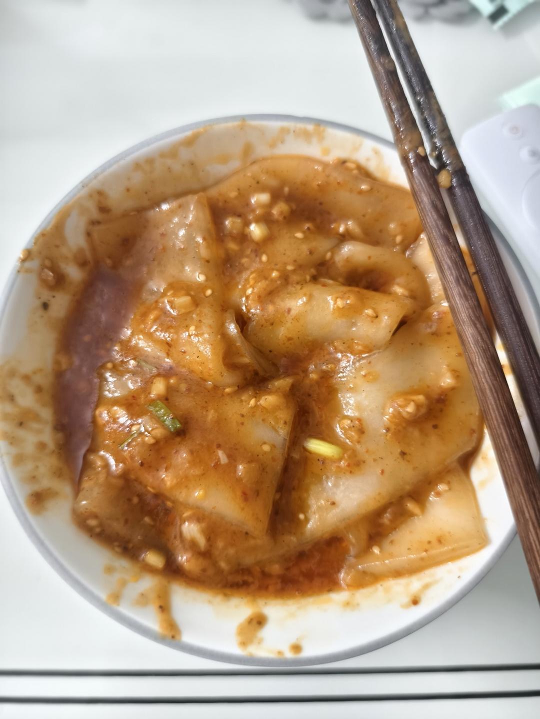 秒杀小夜市的麻酱流汁宽粉