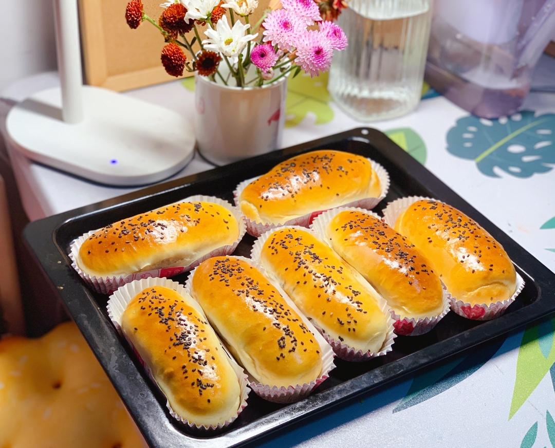 酸奶红豆小枕头面包