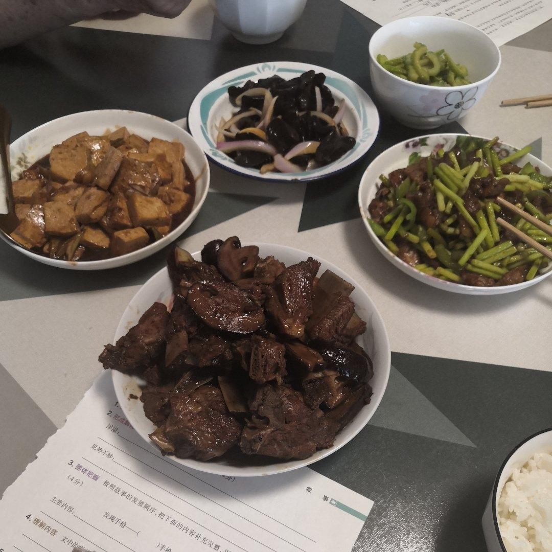 午餐•2024年8月18日