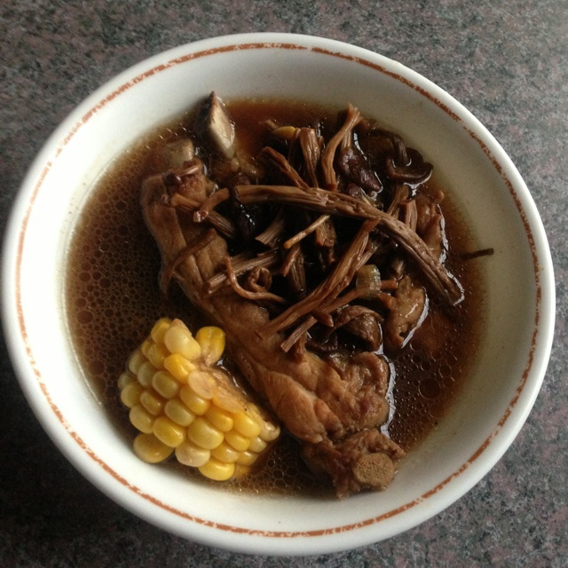 茶树菇排骨煲