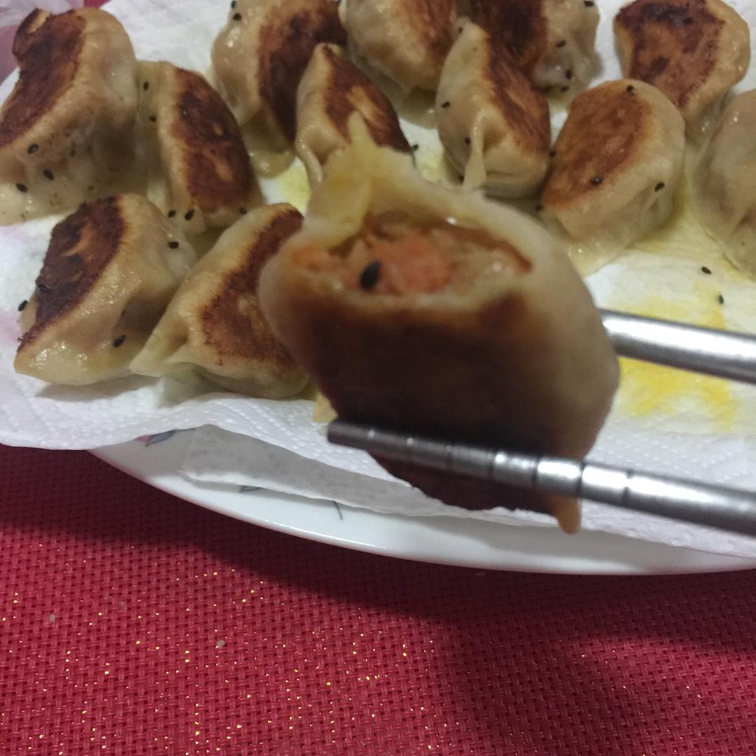 速冻水饺吃腻了吗~变锅贴吧(๑´ڡ`๑)