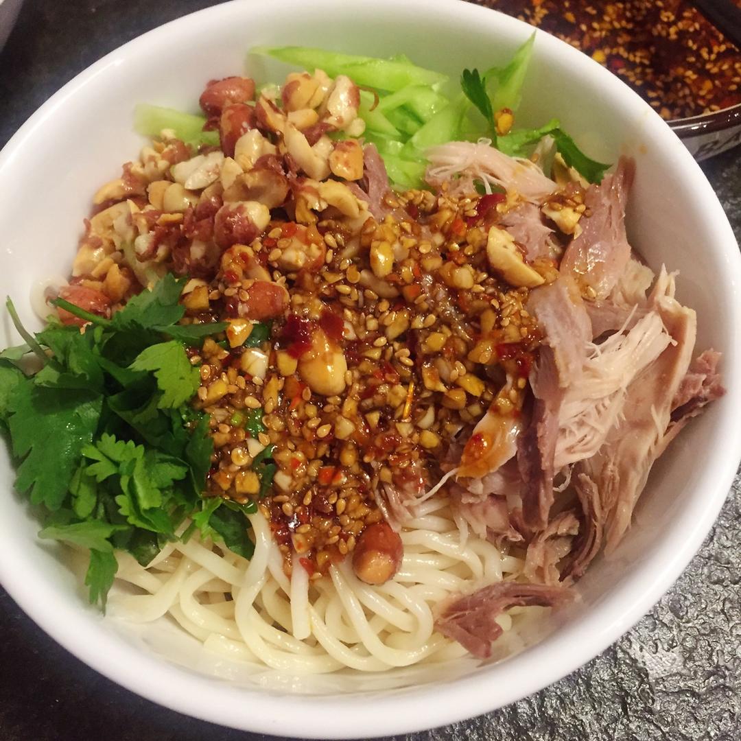 棉夕v微做的麻辣鸡丝凉面