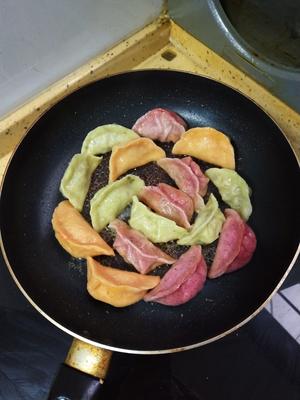 彩色玉米虾仁猪肉饺的做法 步骤4