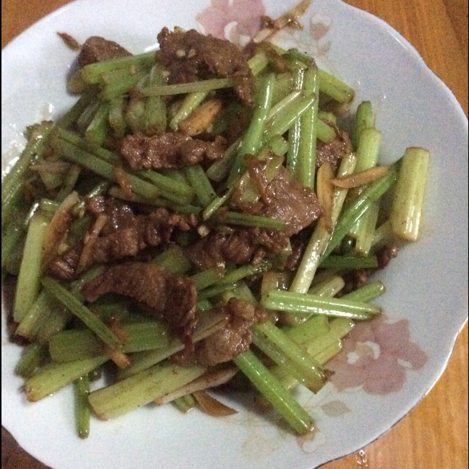 芹菜炒肉