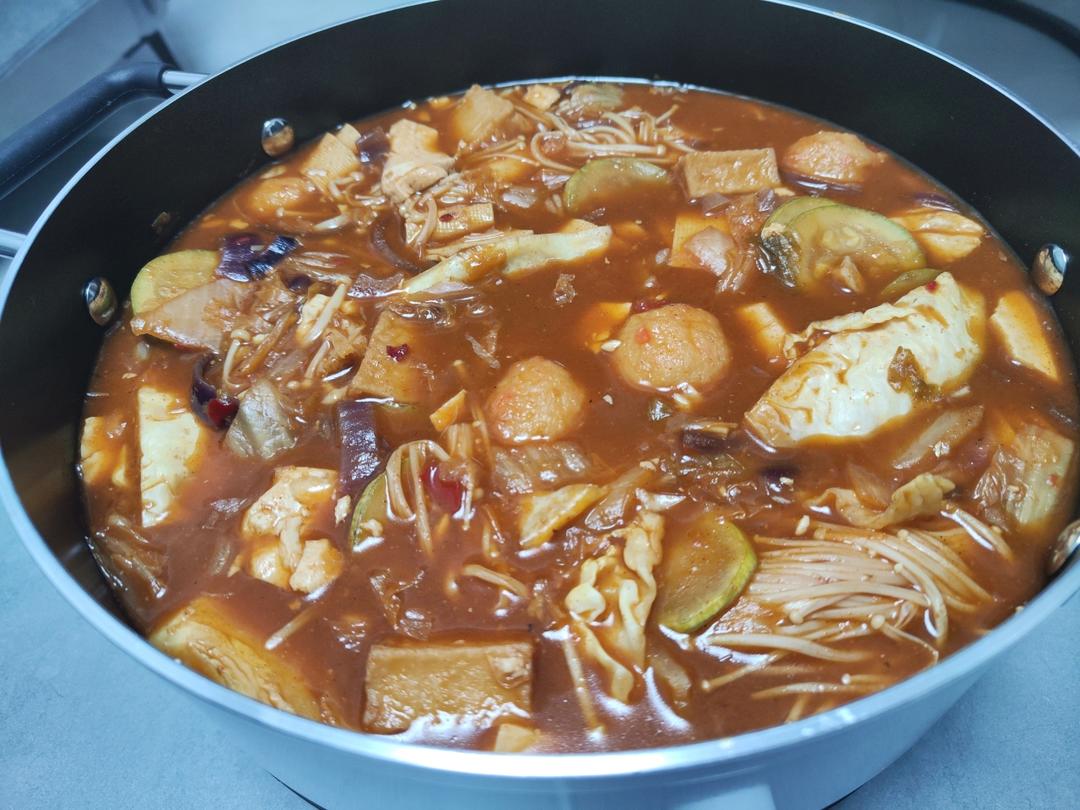 韩式泡菜豆腐锅/辣白菜豆腐汤
