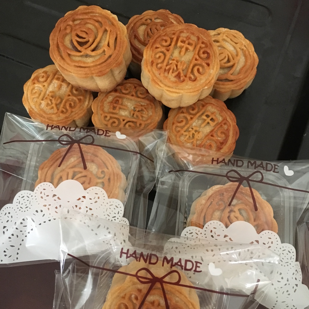 广式月饼—蛋黄莲蓉月饼