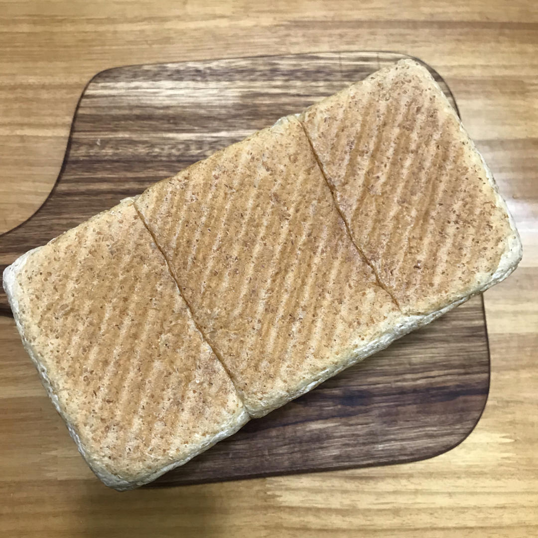 高纤低脂的全麦核桃吐司