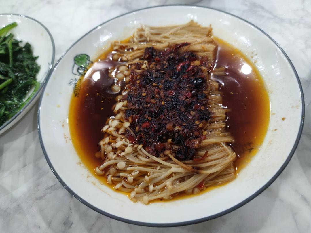 超级下饭的蒜蓉金针菇！好吃到爆