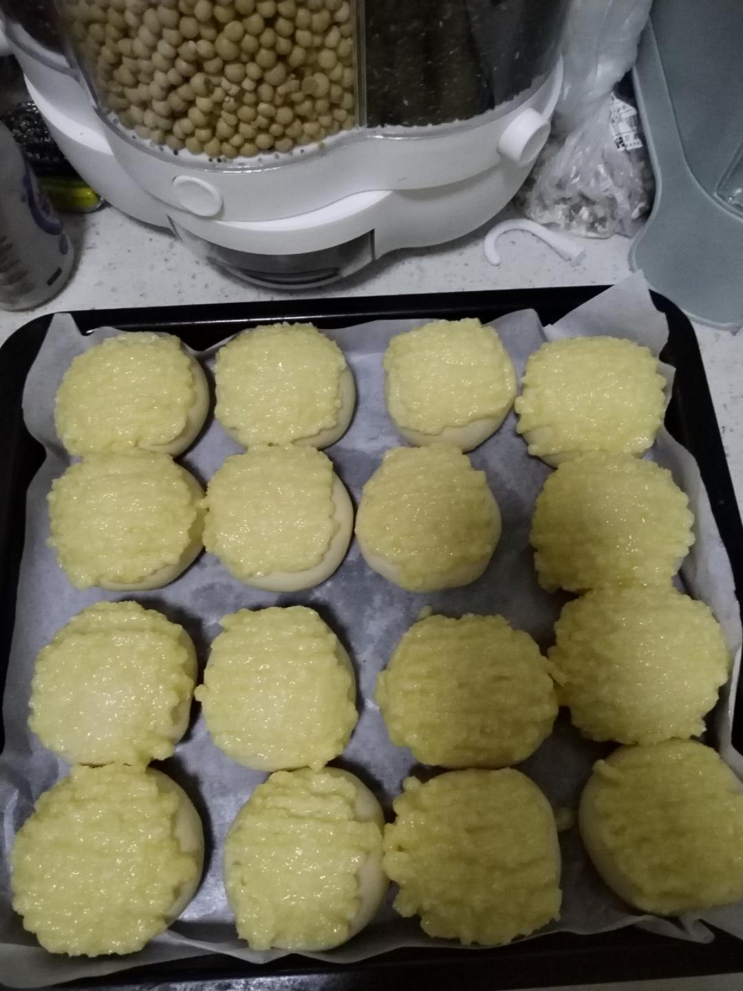 一次发酵同样松软的椰蓉小面包
