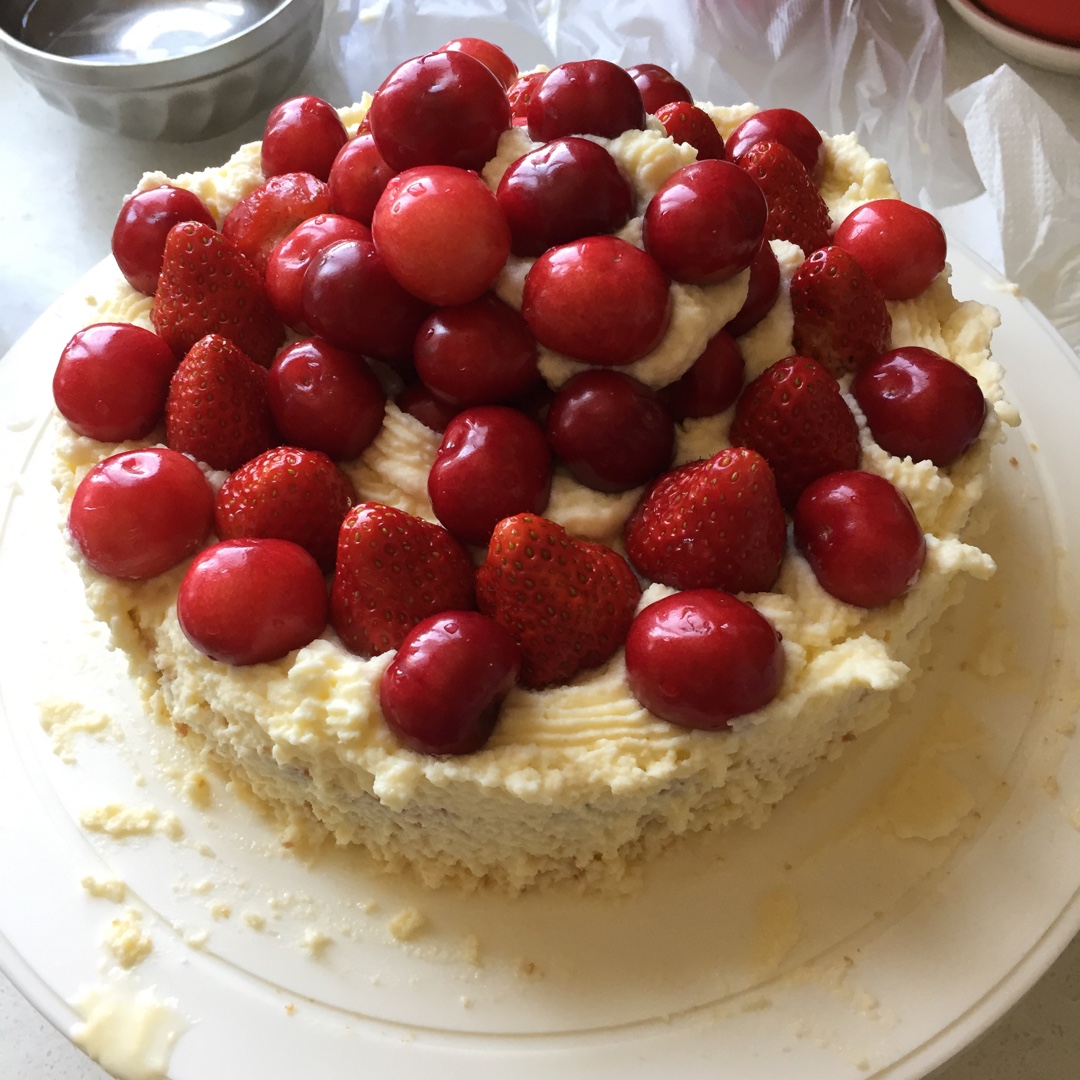 奶油水果装饰蛋糕