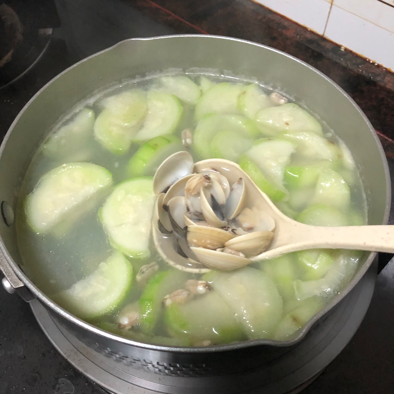 老广菜单每周必备汤水7「丝瓜白贝汤」的做法