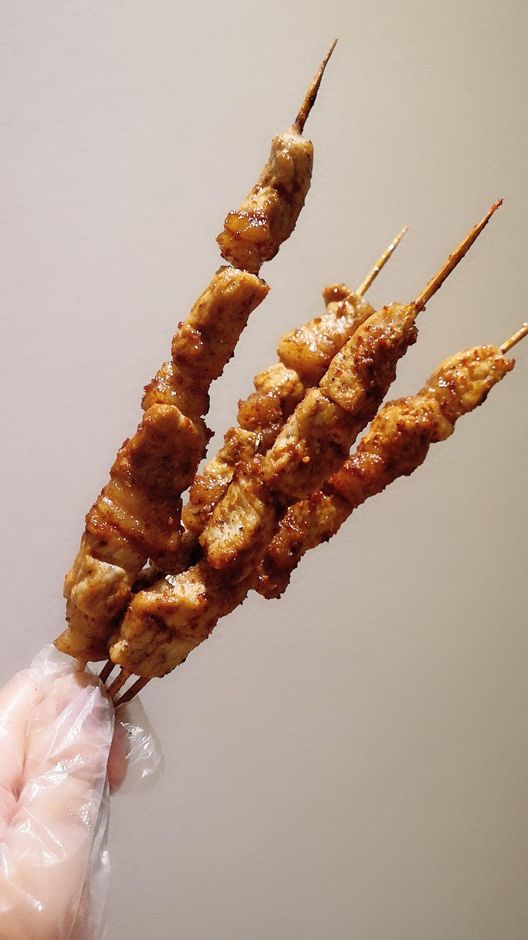 羊肉串用家里烤箱烤出明火烧烤的味道！