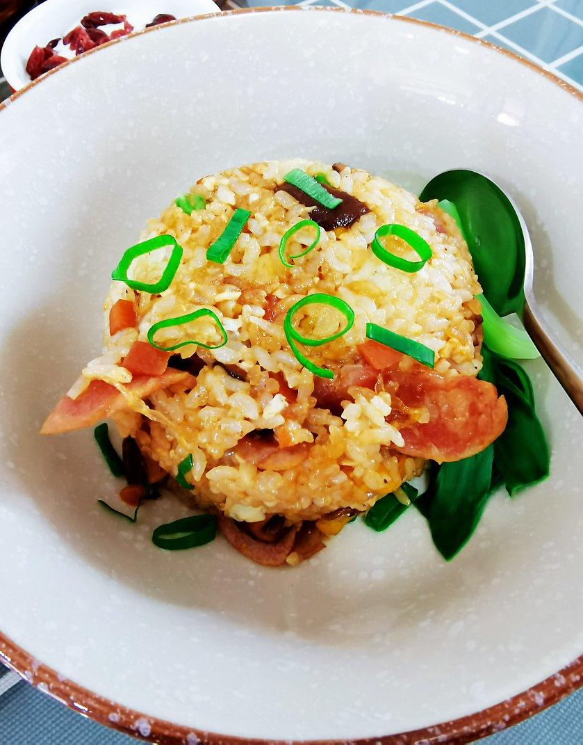 香肠煲仔饭