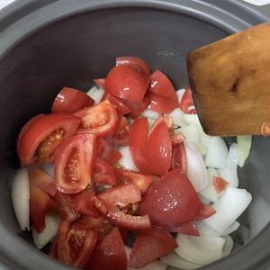 超级下饭的番茄牛腩煲 一道菜搞定一顿晚饭！的做法 步骤4