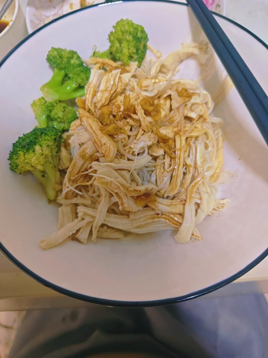 🥒鸡丝凉面