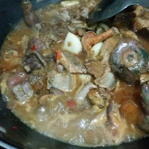 腊肉煮枞树菌的做法 步骤5