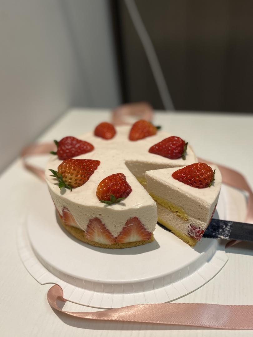 草莓慕斯蛋糕