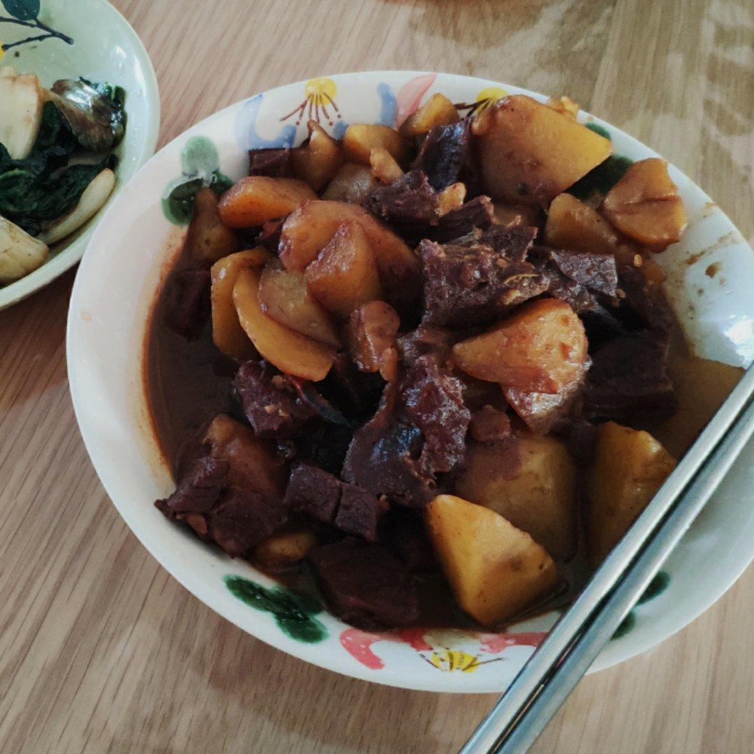 红烧牛肉土豆 （独家秘制）